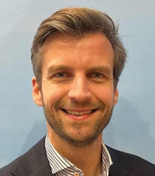 Improving Passenger Satisfaction Through Digital Airport Experience